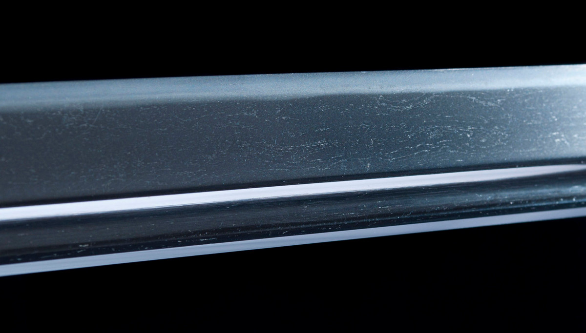 Các chueyen gia đã kiểm tra thanh kiếm Kantana Ko-Mihara và phát hiện có nhiều dấu vết cho thấy nó được các chủ nhân sử dụng trong nhiều cuộc chiến thời xưa.