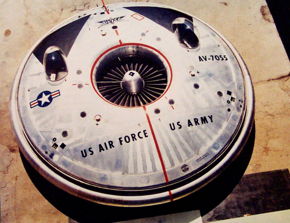 Đĩa bay do chính phủ Mỹ đầu tư kinh phí được cho là có thể đạt tới tốc độ siêu âm từ Mach 3 đến Mach 4 và đạt độ cao tối đa 100.000 ft. Tầm hoạt động lớn nhất cho phép của đĩa bay vào khoảng 1.000 hải lý.