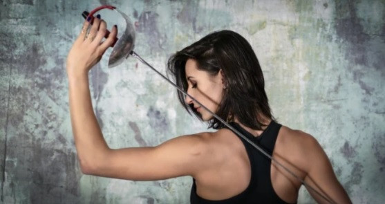 Cô nàng 29 tuổi sở hữu 1 huy chương vàng Olympic nội dung cá nhân kiếm chém. Cô cũng là thành viên của đội Nga giành 1 HCV Olympic, 2 huy chương vàng thế giới và 6 lần vô địch châu Âu nội dung đồng đội.