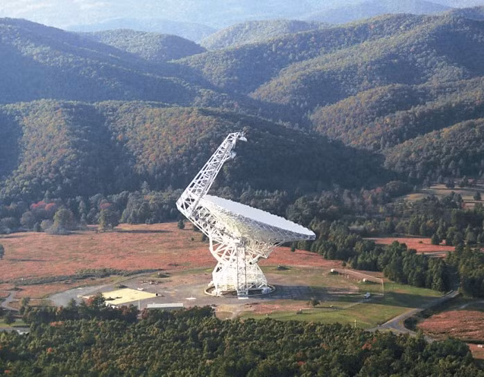 Các chuyên gia cho hay 8 tín hiệu đó có 2 đặc điểm chung với những tín hiệu có thể được tạo ra bởi người ngoài hành tinh có trí thông minh.