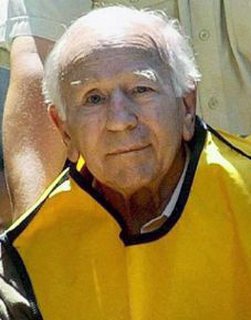 Để thu hút mọi người chuyển tới thị trấn Colonia Dignidad sinh sống, Paul Schafer "quảng cáo" đây là một vùng đất bình yên, hạnh phúc khi y cho xây dựng cả trường học, bệnh viện. Đây là bệnh viện duy nhất trong vùng vào thời kỳ đó.