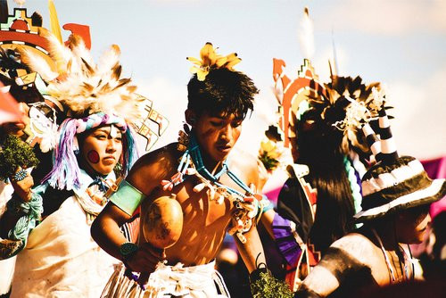 Sự kiện thứ 4 là trên Trái đất sẽ có con rắn sắt ngoằn ngoèo chạy ngang dọc. Một số người tin rằng, tiên tri này ám chỉ hoạt động của tàu hỏa. Sự kiện tiếp theo là sẽ có một loại mạng nhện lớn bao phủ trên Trái đất. Tiên đoán này được nhiều người lý giải ám chỉ đến các tuyến cáp mạng thông tin.