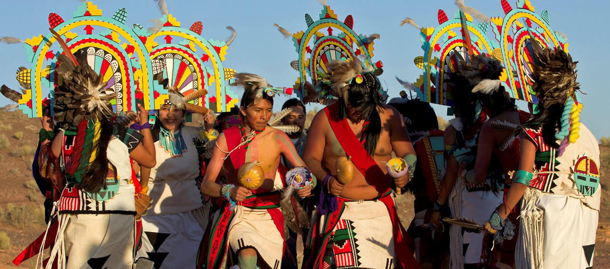 Sự kiện thứ 6 mà người Hopi tiên đoán là sẽ có những con sông xây bằng đá chạy xuyên suốt trên thế giới. Nhiều người cho rằng sự kiện này ám chỉ những tuyến đường cao tốc ở các nước. Sự kiện tiếp theo là biển lớn biến thành đen, rất nhiều sinh vật sẽ vì thế mà chết. Một số nhà nghiên cứu cho rằng lời tiên đoán này ám chỉ các sự cố tràn dầu trên biển xảy ra trên thế giới trong thời gian qua.