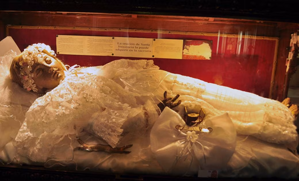 Nhờ vậy, thi hài Santa Innocence gần như nguyên vẹn theo thời gian mà không có các dấu hiệu phân hủy trong khoảng 300 năm qua.