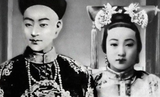 Ảnh chụp hoàng đế Quang Tự và Trân Phi.