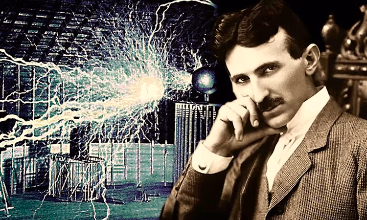 Mặc dù là một nhà khoa học tài năng nhưng Tesla cũng là người khá mê tín. Ông coi số 3 là con số linh thiêng. Theo đó, ông thường đi bộ xung quanh một tòa nhà 3 lần trước khi bước vào hay rửa tay 3 lần liên tiếp vì sợ vi khuẩn.