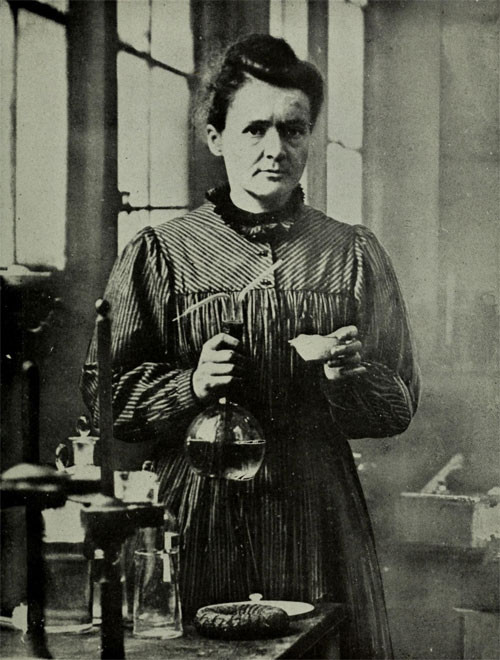 Marie Curie suýt không nhận được giải Nobel Vật lý chỉ vì bà là phụ nữ. Cụ thể, vào năm 1903, Viện Hàn lâm Khoa học Pháp chỉ đề cử 2 nhà khoa học Pháp là Henri Becquerel và Pierre Curie (chồng Marie Curie) cho giải Nobel Vật lý.