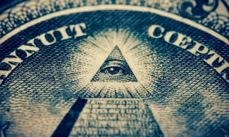 Hội kín Illuminati có các biểu tượng là: kim tự tháp, ngôi sao 5 cánh, con dê, con mắt của Chúa, số 666...