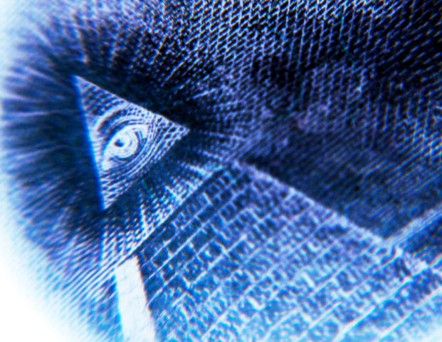 Để gia nhập hội kín Illuminati, các thành viên đều phải là những người nổi tiếng, có sức ảnh hưởng lớn trong nhiều lĩnh vực như chính khách, tỷ phú, nhà khoa học, bác sĩ...