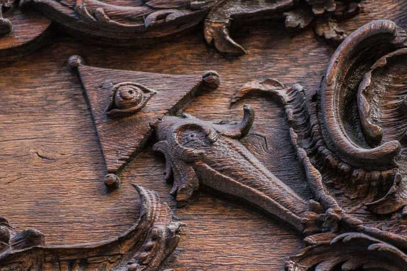 Các thành viên trong hội kín này thường tổ chức các cuộc họp mặt bí mật để bàn luận về các vấn đề lớn trên thế giới. Theo đó, hội kín này được cho là có khả năng thống trị thế giới.