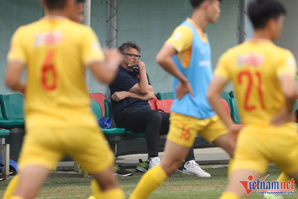 Giải giao hữu tại Qatar tới đây là đợt tập trung cuối cùng trong tháng 3, giúp HLV Troussier kiểm tra lần cuối lực lượng trước khi chốt danh sách cho SEA Games 32 diễn ra vào cuối tháng 4.