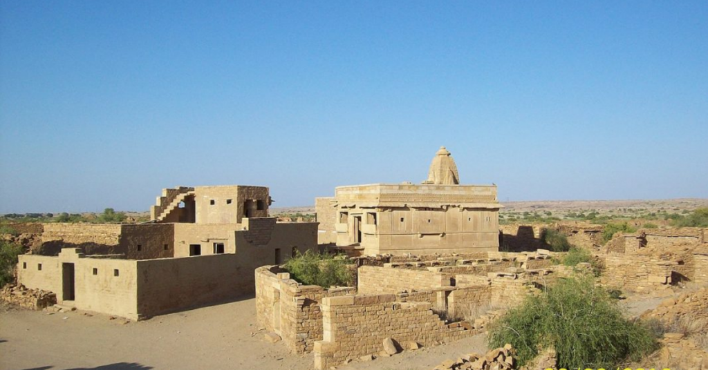 Sự việc kỳ bí chưa có lời giải ở ngôi làng Kuldhara đã thu hút sự tò mò của một số người thích trải nghiệm cảm giác mạnh, đặc biệt là những người thích "săn ma".