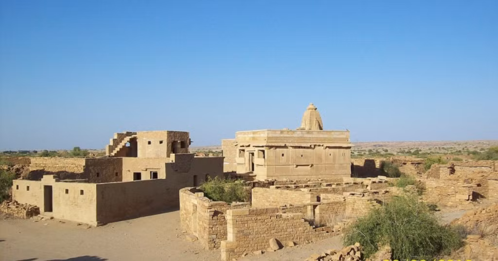 Sự việc kỳ bí chưa có lời giải ở ngôi làng Kuldhara đã thu hút sự tò mò của một số người thích trải nghiệm cảm giác mạnh, đặc biệt là những người thích "săn ma".