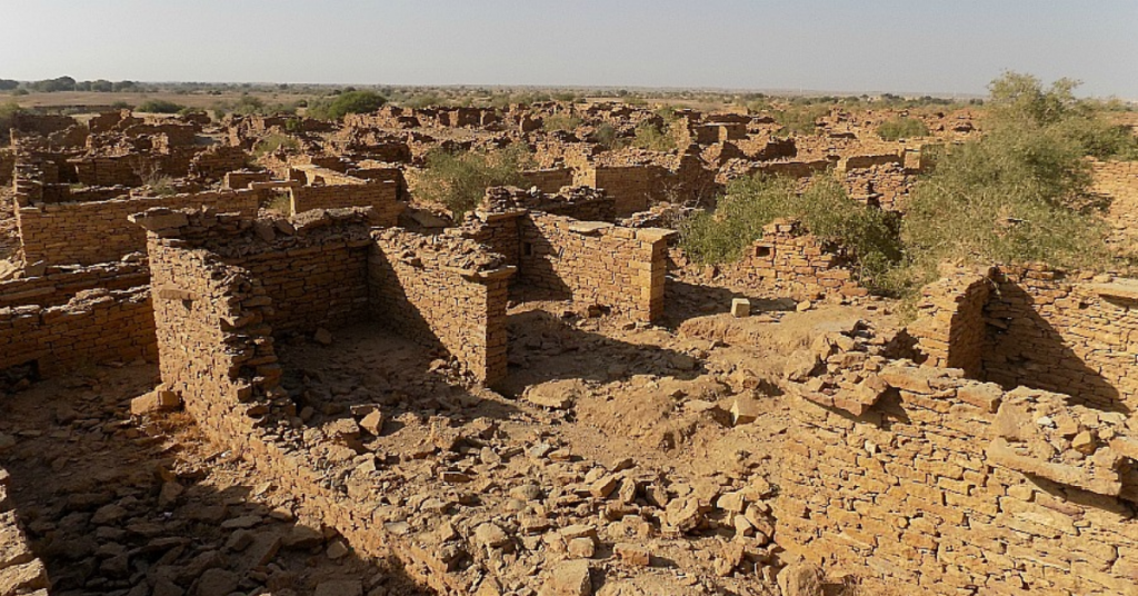 Dù tìm kiếm trong một thời gian nhưng người dân trong vùng vẫn không biết vì sao toàn bộ dân làng Kuldhara biến mất. Nếu họ dọn nhà chuyển tới nơi ở mới thì đã chuyển đến đâu? Kuldhara có dân số lớn như vậy thì làm sao có thể chuyển đến nơi khác sinh sống mà không gặp bất cứ ai trên đường đi?....