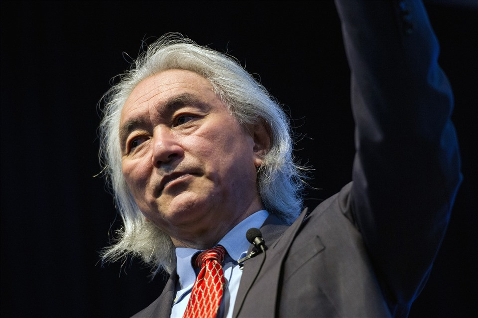 Michio Kaku là nhà vật lý người Mỹ gốc Nhật tin rằng, chúng ta đang ở gần người ngoài hành tinh mà không hay biết. Theo ông, chúng ta có thể tìm thấy sinh vật ngoài Trái đất trong thế kỷ này.