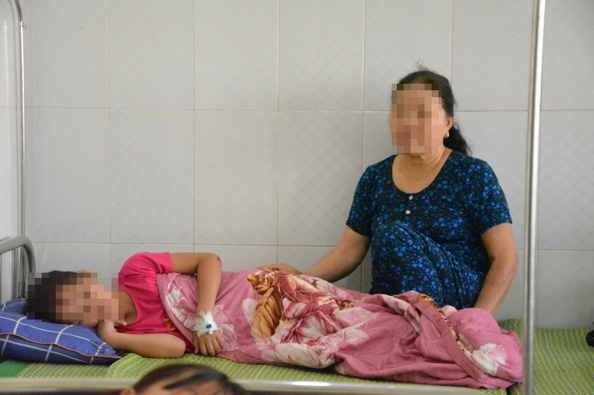 Xac dinh 4 nguoi tang bong bay trong vu 31 hoc sinh bi ngo doc