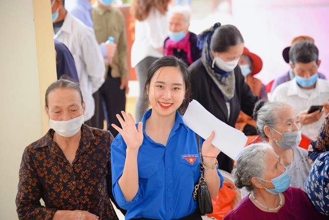 Nu sinh truong Van hoa 'don tim' voi nhan sac xinh dep-Hinh-5