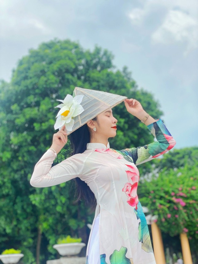 Nu sinh truong Van hoa 'don tim' voi nhan sac xinh dep