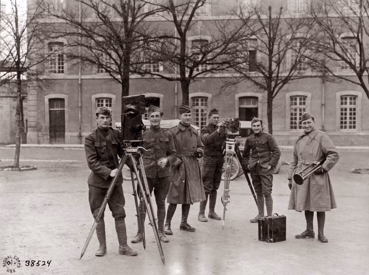 Một nhóm binh sĩ tham gia chiến đấu trong Thế chiến 1.