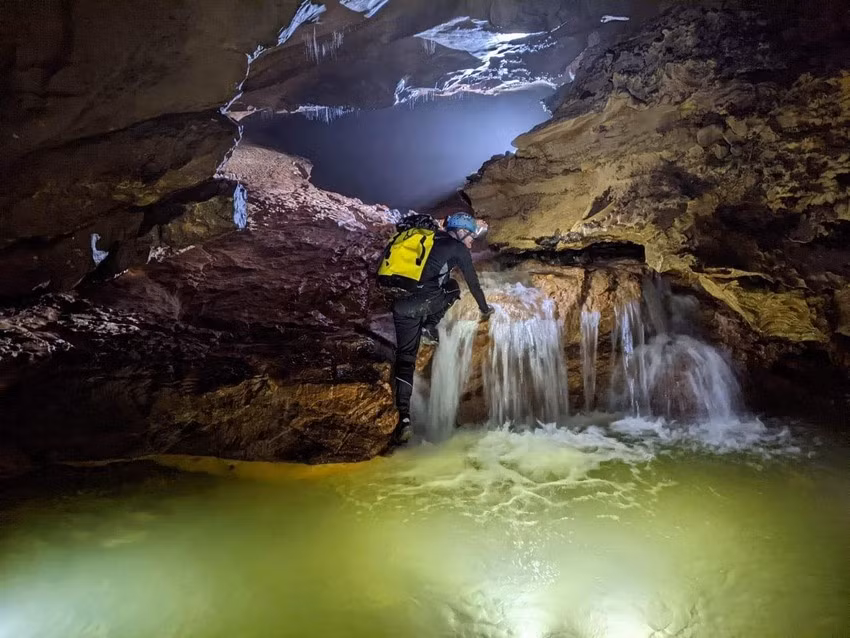 Phat hien he thong 5 hang dong con nguyen so o Quang Binh-Hinh-2