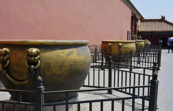 Sự thật về 22 chiếc lu này hé lộ một trong những thủ đoạn tham ô của Hòa Thân - một trong những đại tham quan khét tiếng nhất trong lịch sử phong kiến nhà Thanh cũng như Trung Quốc.