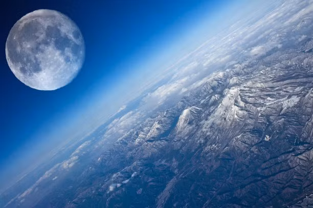 Thêm nữa, sự thay đổi giữa các thái cực nhiệt độ ít nghiêm trọng hơn nhiều so với ở vùng xích đạo. Sau khi chọn được địa điểm, các nhà khoa học sẽ phân tích, đánh giá xem nên xây chỗ ở cho con người như thế nào.