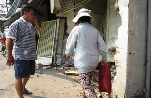 Tài xé mát dò dãn sui bot mep, xe tải lao vào nhà dan-Hinh-4