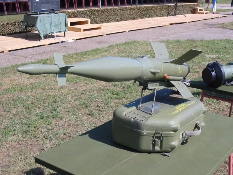 Chính chiếc va li này khi gấp gọn lại sẽ thành bệ phóng tên lửa 9P111.