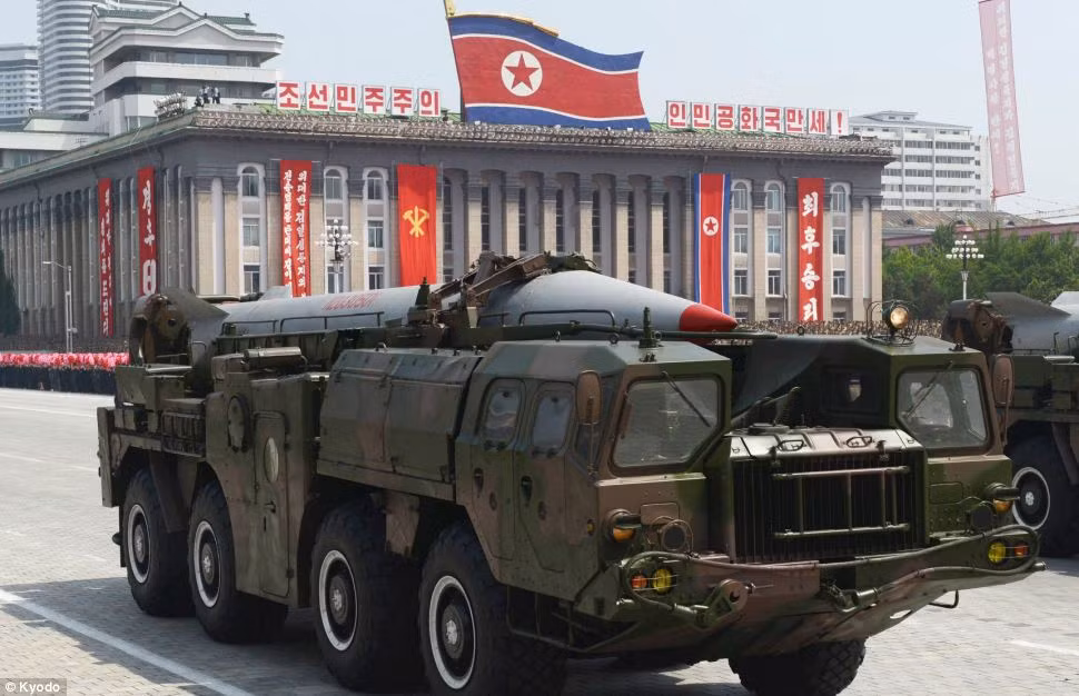 Theo các nguồn tin khác, Scud-ER là cách đặt của Hàn Quốc và Mỹ dành cho phiên bản Hwasong-7 được Triều Tiên phát triển dựa trên tên lửa Scud của Liên Xô, tải trọng 450-500kg có thể mang theo đầu đạn hóa học, đầu đạn hạt nhân hoặc đầu đạn thuốc nổ thường với độ chính xác thấp - bán kính lệch mục tiêu 3km.