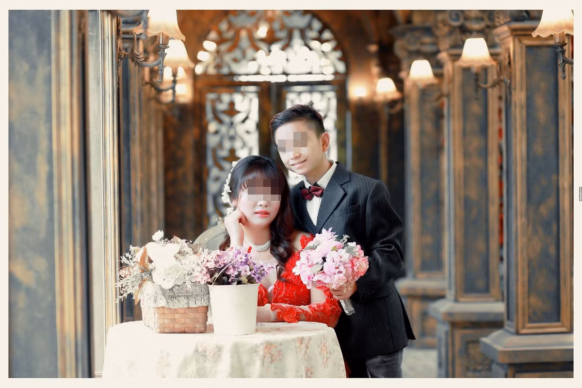 Sự việc gần như được sáng tỏ khi một người tên T.Hà, tự giới thiệu là hàng xóm của cô dâu, chú rể trong bộ ảnh cưới đang gây xôn xao dân mạng này lên tiếng. Theo anh Hà, cặp đôi này quê ở Quế Võ, Bắc Ninh, vừa chụp ảnh cưới và chuẩn bị kết hôn vào đầu năm tới. Tuy nhiên không có chuyện cô dâu sinh năm 1989 và chú rể sinh năm 2000, càng không có chuyện tảo hôn hay đám cưới được thu xếp vì vấn đề tiền bạc như nhiều lời đồn trước đó.