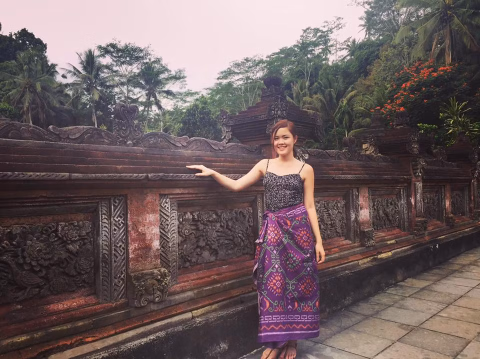 Do đó, theo Phương Nhi những điểm gọi là "sung sướng", "nhàn hạ" hay "sang chảnh"... mà nhiều bạn trẻ hay nói về công việc của cô chỉ là một phần rất nhỏ thuộc về bề nổi của công việc này. Đằng sau mỗi chuyến đi đến các quốc gia khác nhau luôn là những giờ phút làm việc căng thẳng để đảm bảo an toàn bay, những sự thay đổi về múi giờ ảnh hưởng đến sức khỏe, trí não, hay những tình huống khó xử trong lúc phục vụ, hướng dẫn các hành khách trên chuyến bay.