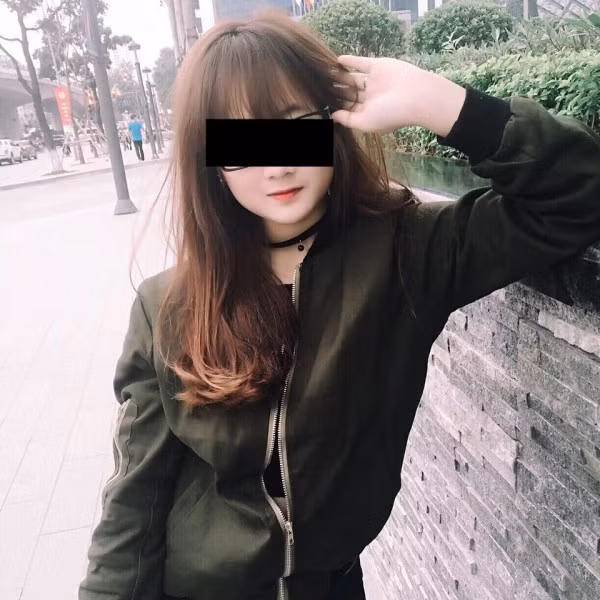 Có thể thấy, do tuổi đời còn quá trẻ nên từ sau khi bạn trai qua đời, cô gái tên H. với nhiều hành động thiếu khéo léo nên đã bị vô số cư dân mạng, bạn bè thân thiết của Đạt Cỏ chỉ trích. Từ ngày Đạt Cỏ qua đời đến nay, tất cả những gì H. làm được chỉ là yên lặng trong thời gian đầu, sau đó lẳng lặng thay avatar Facebook màu đen, đăng những hình ảnh xúc động, nhiều nước mắt trên trang cá nhân và viết một vài dòng status hồi tưởng về Đạt Cỏ, nhắc lại một số kỷ niệm trước đây.