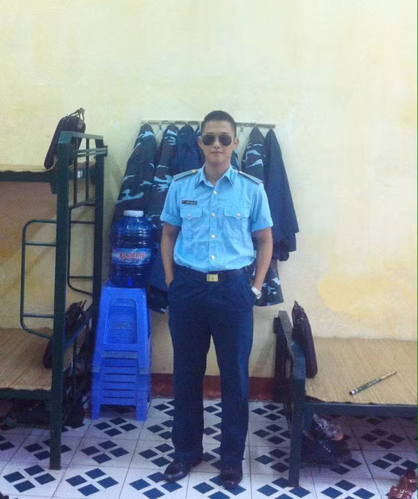 Bị bố mẹ "tống" đi lính vì quá nghịch ngợm, lông bông, nhưng chỉ sau vài năm rèn luyện, Mai Phúc đã lột xác hoàn toàn, chuyển mình thành một quân nhân chuyên nghiệp, một người đàn ông trưởng thành, chín chắn. Dân mạng Việt đã từng rất ấn tượng với câu chuyện kể về những kỷ niệm trong những ngày tháng học tập, rèn luyện ở trường Sĩ quan không quân của Mai Phúc, dù vất vả, nhiều gian truân nhưng nó đã góp phần trực tiếp tạo ra một con người trưởng thành ở hiện tại.