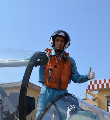 Hoài An quê gốc Uông Bí, Quảng Ninh, đã tốt nghiệp Khóa 39 Chỉ huy tham mưu - phi công quân sự của trường Sĩ quan Không quân. Hiện tại Phạm Hoài An đang là phi công của trung đoàn 937 tiêm kích Su-22M4, phụ trách tuần tra, bảo vệ vùng trời Biển Đông, Trường Sa của Việt Nam. Để lái được chiếc máy bay tiêm kích Su-22M4, được mệnh danh là "đôi cánh ma thuật" của Không quân Việt Nam, với nhiều phi công thực sự là do nghề chọn người. Giống như nhiều phi công khác, Hoài An phải vượt qua nhiều vòng tuyển chọn khắt khe và đến nay vẫn luôn luôn phải tiếp tục học hỏi, nâng cao chuyên môn.