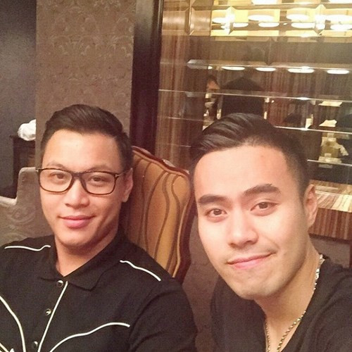 Cao Minh Trí cũng là một trong những thiếu gia giàu có và có thú vui xa hoa bậc nhất 'Hội con nhà giàu Việt Nam'. Anh chàng là bạn thân của Denis Do nên cũng có cùng sở thích sưu tập đồng hồ tiền tỷ khiến ai cũng trầm trồ.