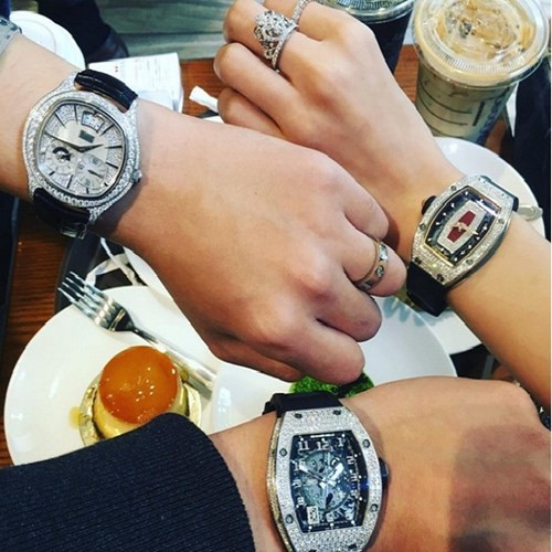 Bộ sưu tập đồng hồ tiền tỷ của Dennis.