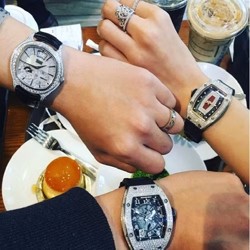 Bộ sưu tập đồng hồ tiền tỷ của Dennis.