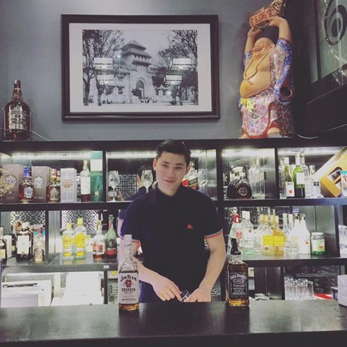 Trần Sơn và cuộc sống sang chảnh với toàn đồ hiệu.