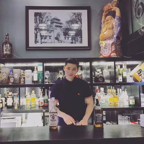 Trần Sơn và cuộc sống sang chảnh với toàn đồ hiệu.