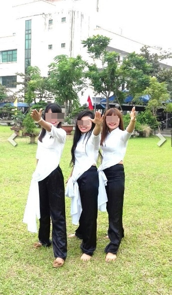 Ngoài việc phải nhận những bức ảnh kỷ yếu xấu xí, sinh viên lớp điều dưỡng này còn đặc biệt bức xúc, khó chịu với cách làm việc của phó nháy có tên L. H - người đã trực tiếp "bắt kèo" và nhận hợp đồng chụp kỷ yếu cho lớp. L.H bị phản ánh là vừa chụp ảnh xấu, vừa có thái độ không tốt cả trong lúc chụp lẫn lúc làm hợp đồng.