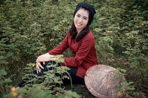 Một điều đặc biệt trong bộ ảnh mà Trần Tâm chia sẻ chính là địa điểm nơi cô thực hiện bộ ảnh mới này chính là cánh đồng nằm gần nhà bố mẹ Tâm, nơi mà khi còn nhỏ, Tâm thường xuyên đến đây trồng lúa, gặt lúa, giúp đỡ gia đình. Chính sự gần gũi, thân quen này đã góp phần tạo nên ý nghĩa đáng trân trọng cho bộ ảnh của Tâm.