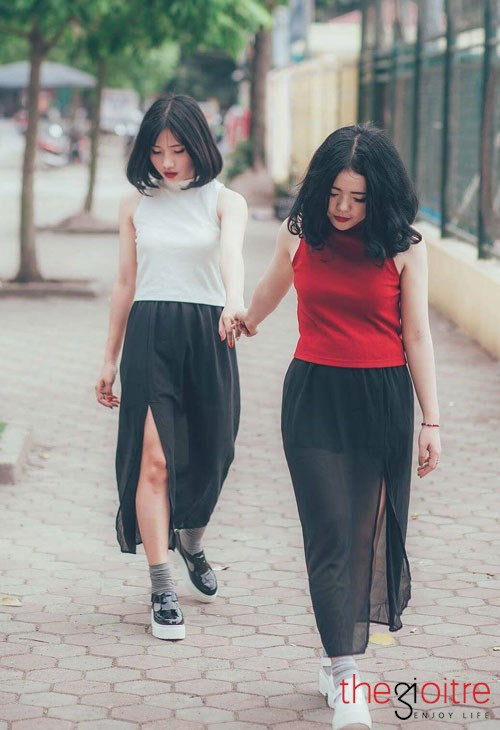Cặp đôi hot girl này thân thiết tới mức nhiều người lầm tưởng họ là chị em song sinh bởi vẻ bề ngoài khá giống nhau.