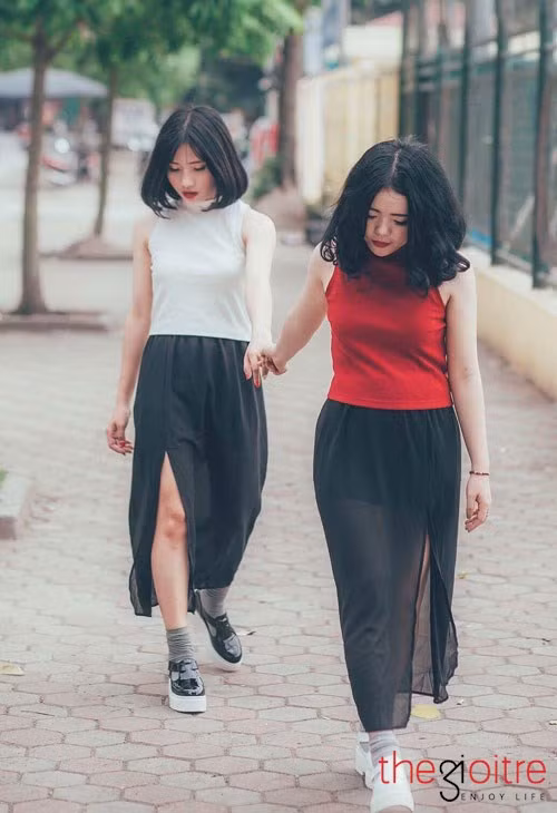 Cặp đôi hot girl này thân thiết tới mức nhiều người lầm tưởng họ là chị em song sinh bởi vẻ bề ngoài khá giống nhau.