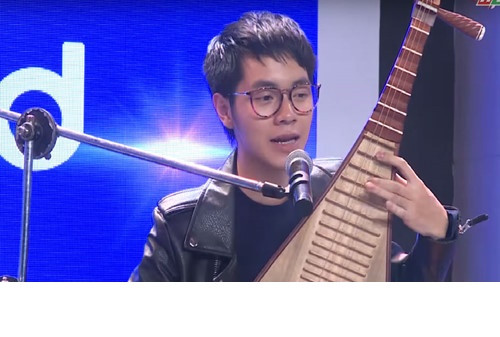 Cao Bá Hưng tự giới thiệu mình là một nhạc công chơi đàn tỳ bà - một loại nhạc cụ mang đậm bản sắc văn hóa, dân tộc. Với khán giả yêu thích các chương trình game show của Việt Nam thì lần xuất hiện trên "Sing my Song" vừa qua không phải là lần đầu tiên Bá Hưng thể hiện tài năng và tiết lộ về bản thân mình. Trước đó, trong các chương trình như Vietnam's Got Talent, Người bí ẩn... khán giả và các bạn trẻ đã được biết Bá Hưng là thành viên nhóm nhạc "4 Chị Em", biết chơi thành thạo đến 21 loại nhạc cụ khác nhau, có khả năng làm thơ, phổ nhạc cho các bài thơ và thực hiện sản xuất nhiều bản phối rất xuất sắc.