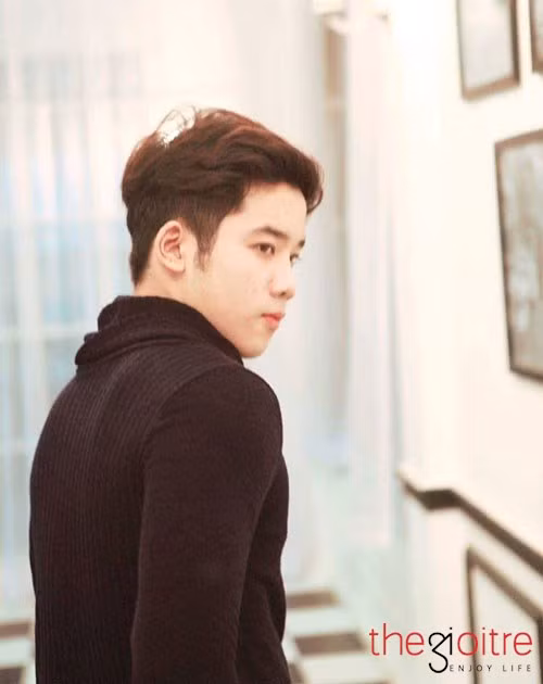 Nhiều bạn bè đã dành lời khen ngợi về "tuổi dậy thì" thành công của cậu bạn 9X này.