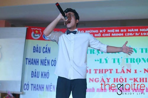 Từ khi thân hình trở nên vạm vỡ, Talo được biết đến nhiều hơn, cậu cũng vì thế mà trở nên tự tin hơn. Anh chàng đã tham gia tích cực các hoạt động văn nghệ của trường.