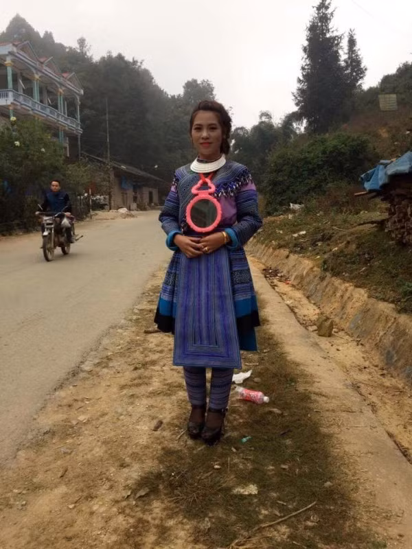 Dù một đám cưới hoành tráng, ầm ĩ không phải là điều dễ thấy ở một tỉnh còn nghèo như Lào Cai nhưng qua phản ứng của người dân và dân mạng qua đám cưới vừa rồi, có thể thấy dường như mọi người cũng đã dần quen với những đám cưới đình đám. Ảnh trong bài: Beat.vn.