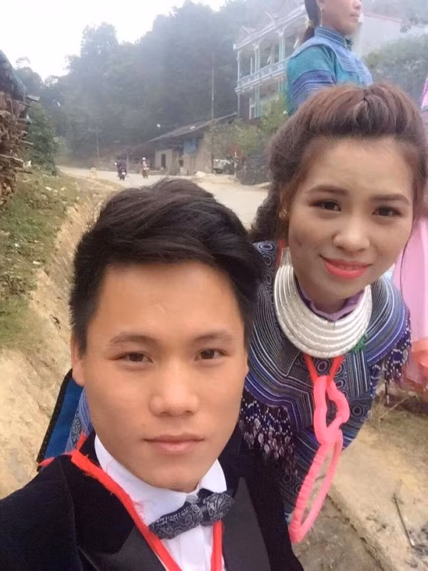 Với sự góp vui của đoàn xe phân khối lớn trong đám cưới mà gia chủ khá giàu có, nhiều dân mạng còn đồn đoán chú rể trong đám cưới này dường như có liên quan đến "Hội con nhà giàu Lào Cai - Sơn La", nơi tề tựu của nhiều thiếu gia, công tử con nhà giàu trong vùng luôn có nhiều cách để thể hiện đẳng cấp của mình - từng được báo chí phản ánh cách đây vài tháng.