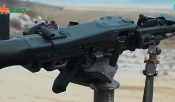 Với động cơ này giúp cho xe tốc độ tối đa trên đường nhựa đạt 65 km/h và có thể tăng tốc từ 0 - 32 km/h trong vòng 6 giây, tầm hoạt động 600 km, khả năng leo dốc tối đa 60%.