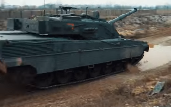 Hệ thống kiểm soát hỏa lực OG14L3 TURMS của xe tăng do Galileo Avionica sản xuất, bao gồm thiết bị quan sát ngày đêm SP-T-694 của trưởng xe; kính ngắm hồng ngoại của pháo thủ và thiết bị đo xa laser giúp nhanh chóng phát hiện mục tiêu.